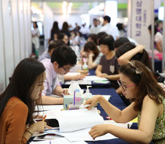 상명대학교 부스의 입학설명 장면 / 상명대학교 제공